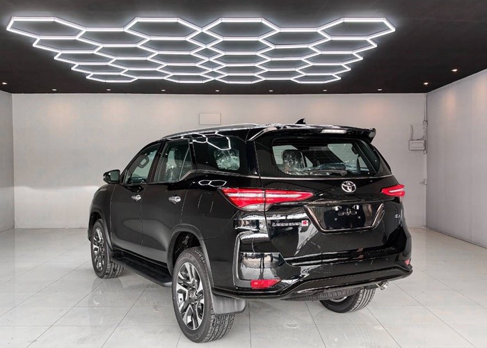 2026 TOYOTA FORTUNER LEGENDER 2.8 4WD AT Black image 4