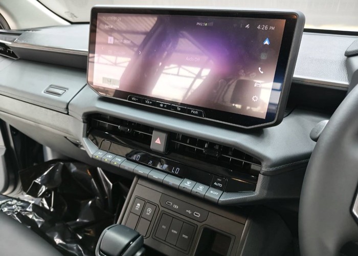 2026 TOYOTA HILUX TRAVO OVERLAND 2.8 2WD AT Gray image 6
