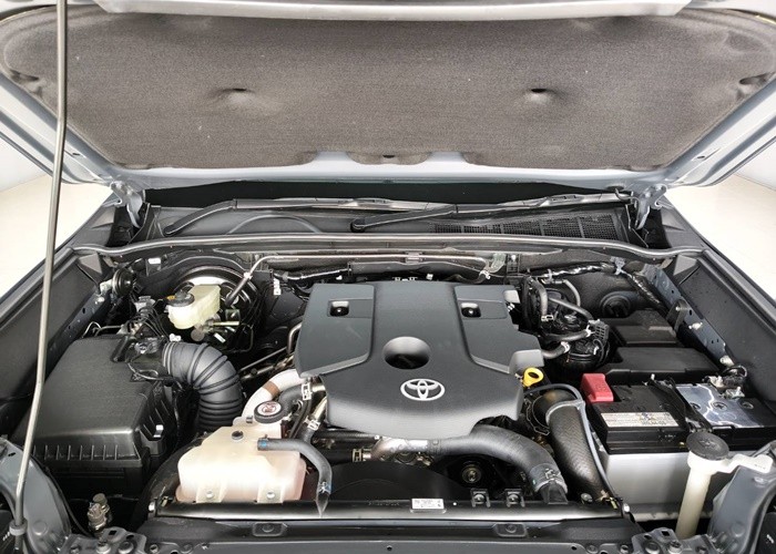 2026 TOYOTA HILUX TRAVO OVERLAND 2.8 4WD AT Gray image 4