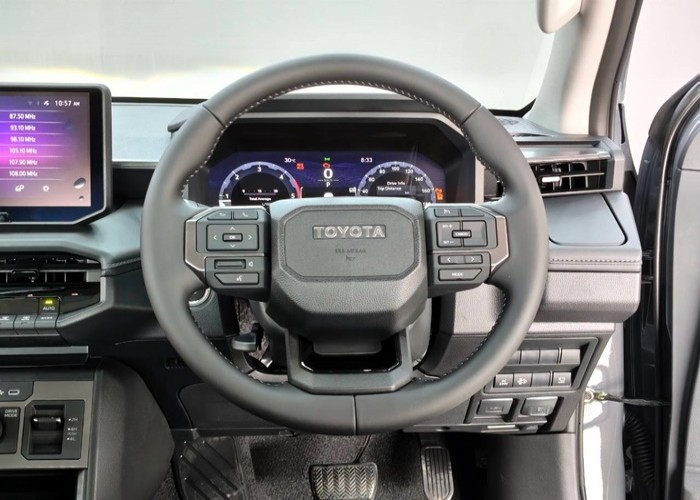 2026 TOYOTA HILUX TRAVO OVERLAND 2.8 4WD AT image 9