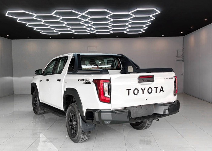 2026 TOYOTA HILUX TRAVO OVERLAND 2.8 2WD AT White image 6