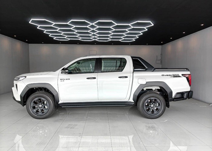 2026 TOYOTA HILUX TRAVO OVERLAND 2.8 2WD AT White image 18