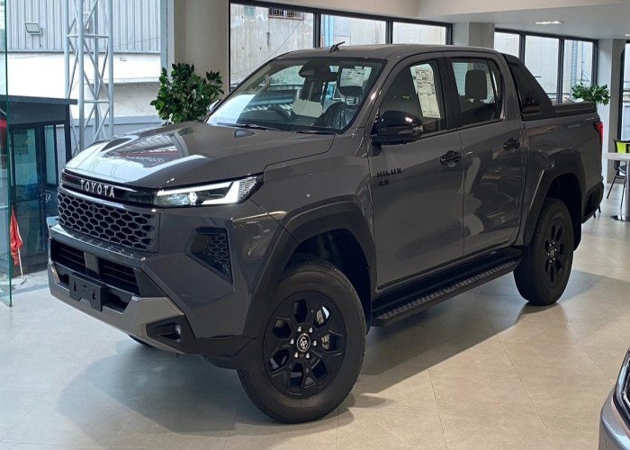2026 TOYOTA HILUX TRAVO OVERLAND 2.8 2WD AT image 3