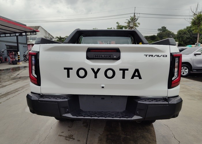 2026 TOYOTA HILUX TRAVO OVERLAND 2.8 2WD AT image 4