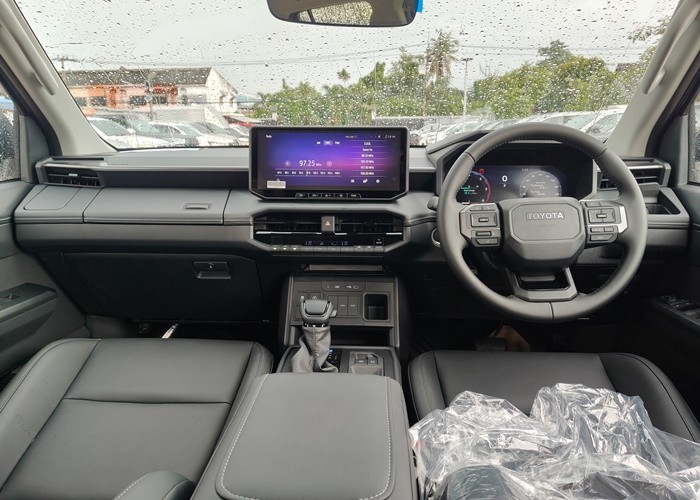 2026 TOYOTA HILUX TRAVO OVERLAND 2.8 2WD image 11