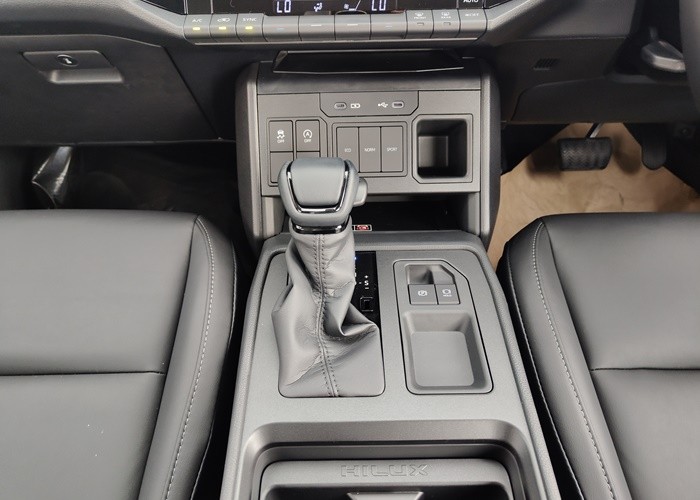 2026 TOYOTA HILUX TRAVO OVERLAND 2.8 2WD image 13