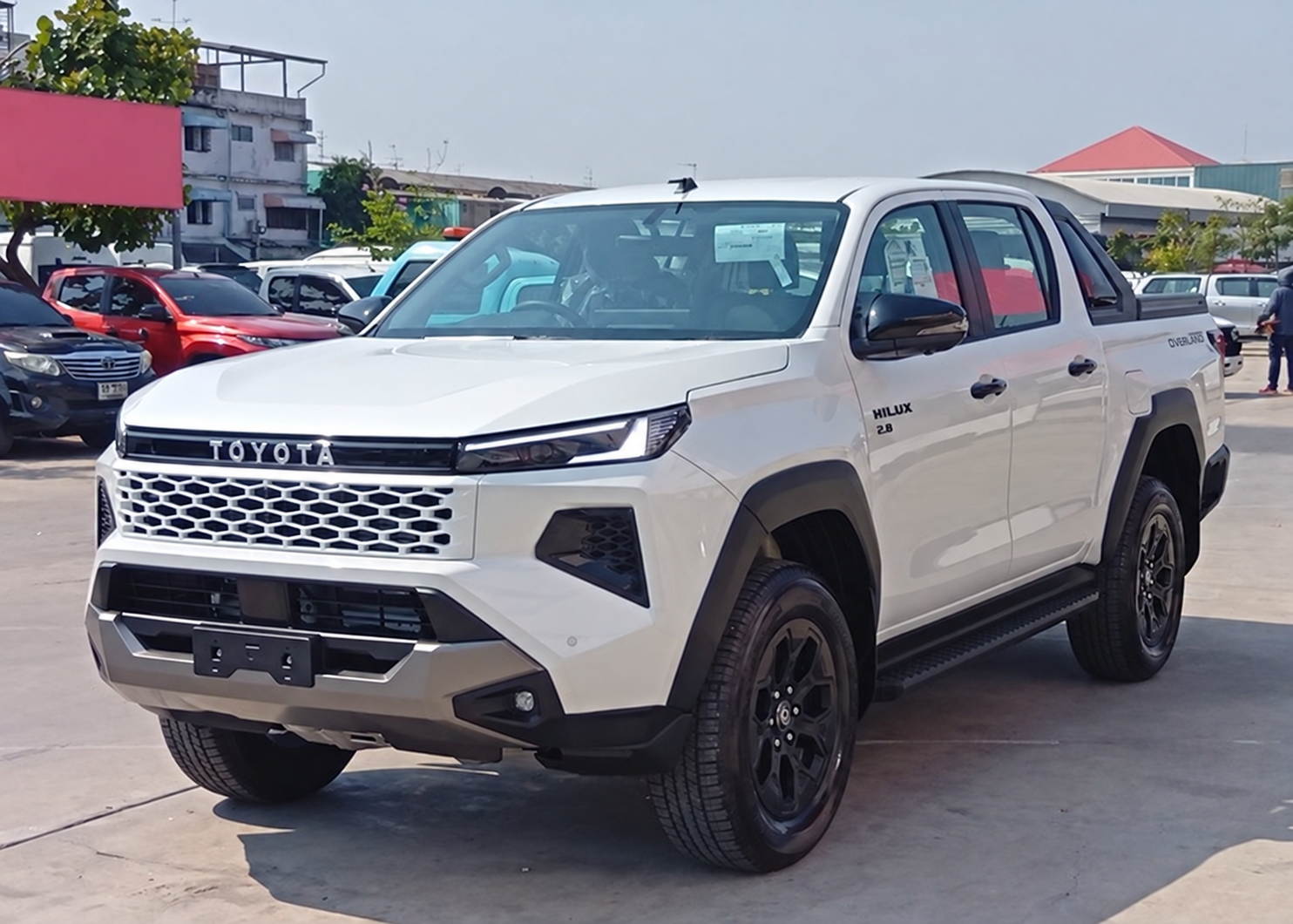 2026 TOYOTA HILUX TRAVO OVERLAND 2.8 2WD AT White