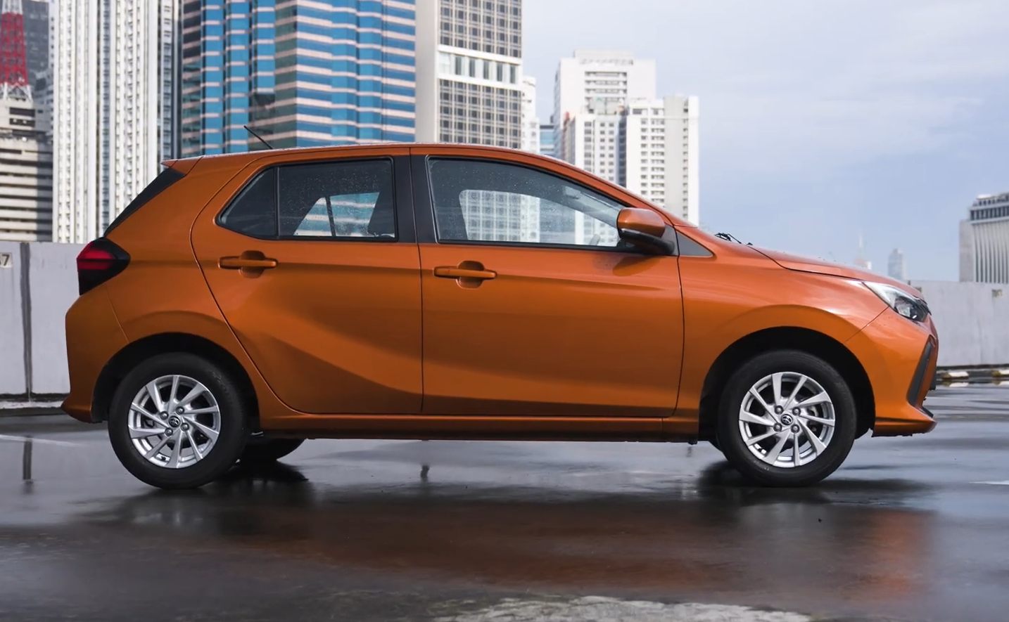 2027 TOYOTA WIGO HATCHBACK G 1.0 2WD CVT Orange image 6