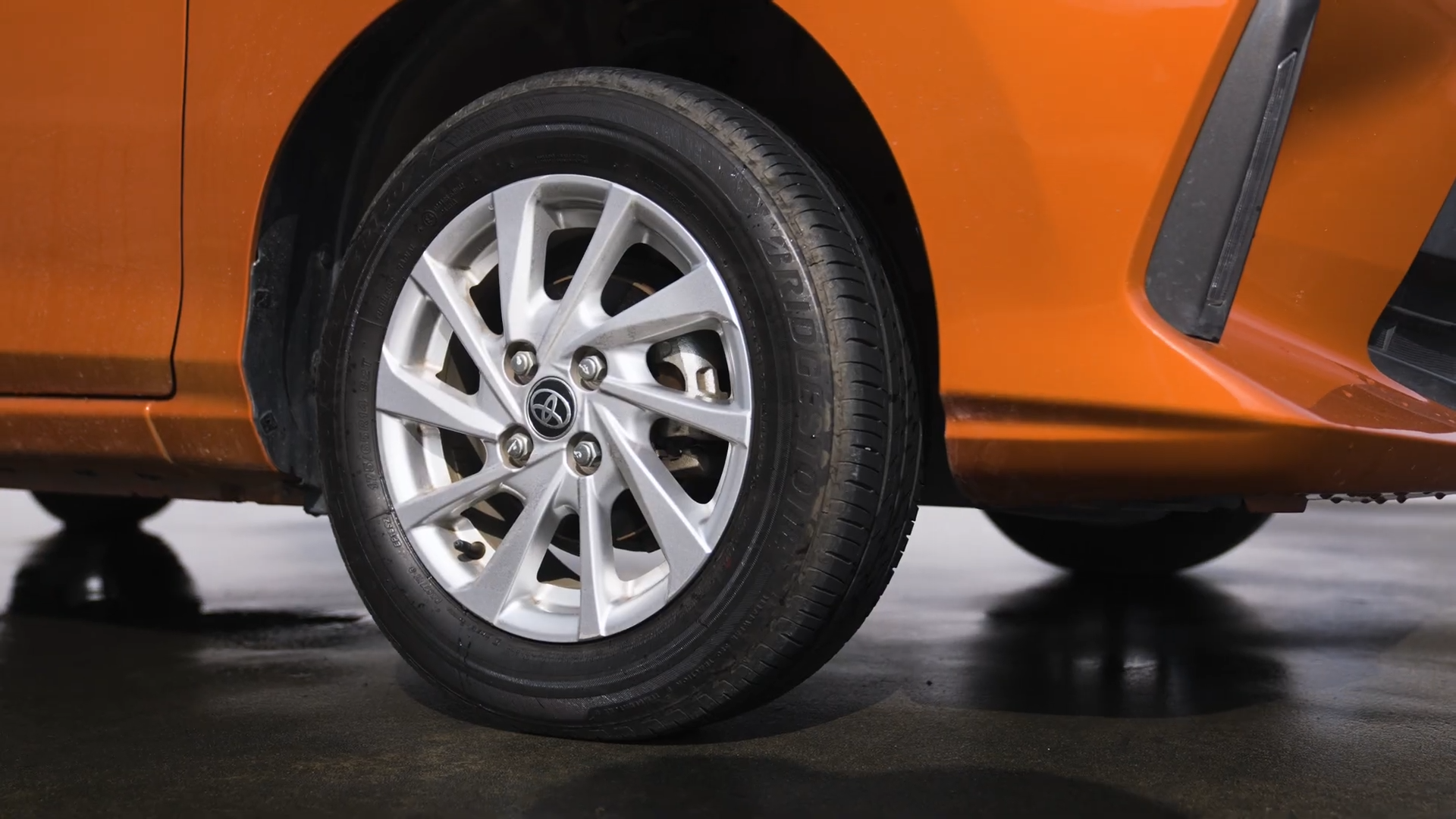2027 TOYOTA WIGO HATCHBACK G 1.0 2WD CVT Orange image 9