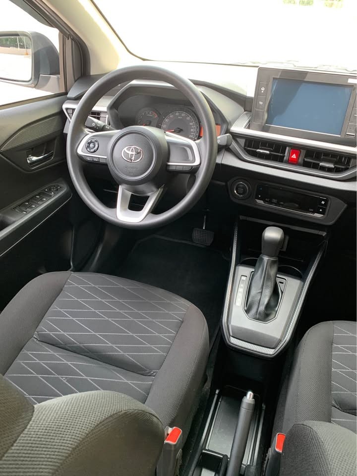 2027 TOYOTA WIGO HATCHBACK G 1.0 2WD CVT Silver image 8
