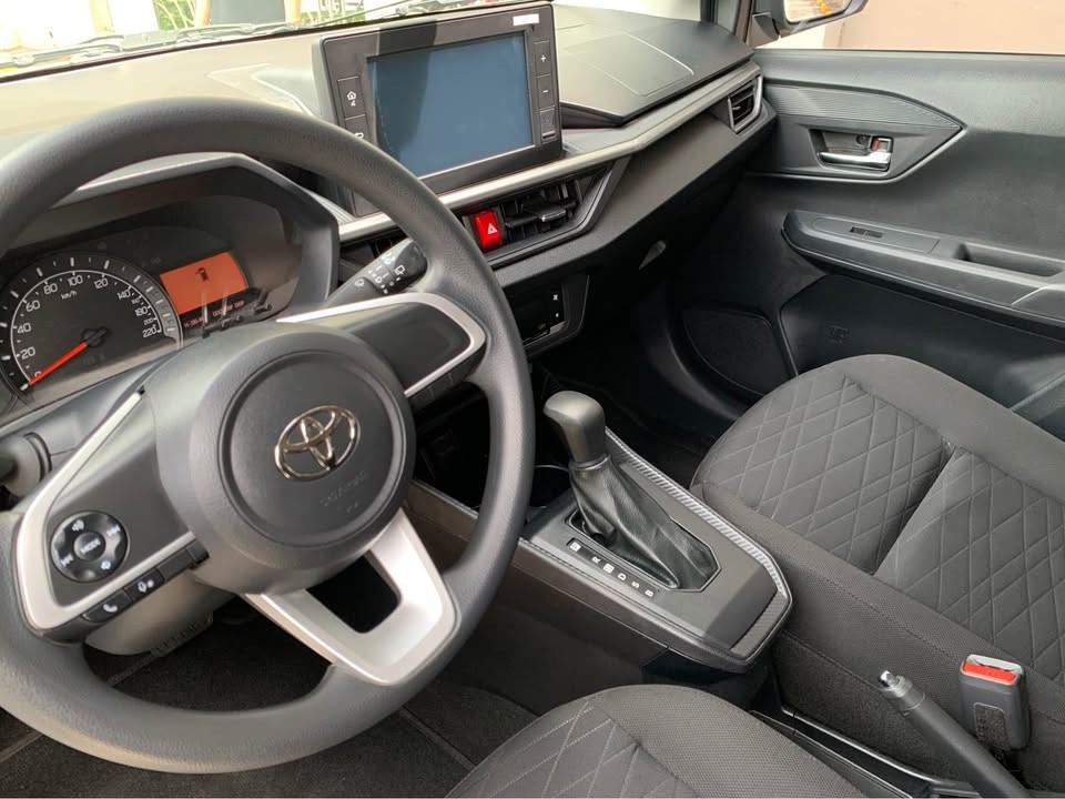 2027 TOYOTA WIGO HATCHBACK G 1.0 2WD CVT Silver image 9