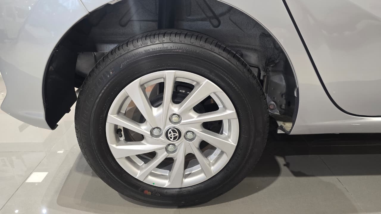 2027 TOYOTA WIGO HATCHBACK G 1.0 2WD CVT Silver image 9