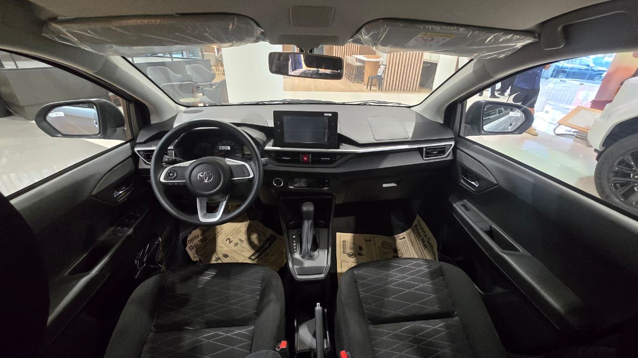 2027 TOYOTA WIGO HATCHBACK G 1.0 2WD CVT Silver image 14