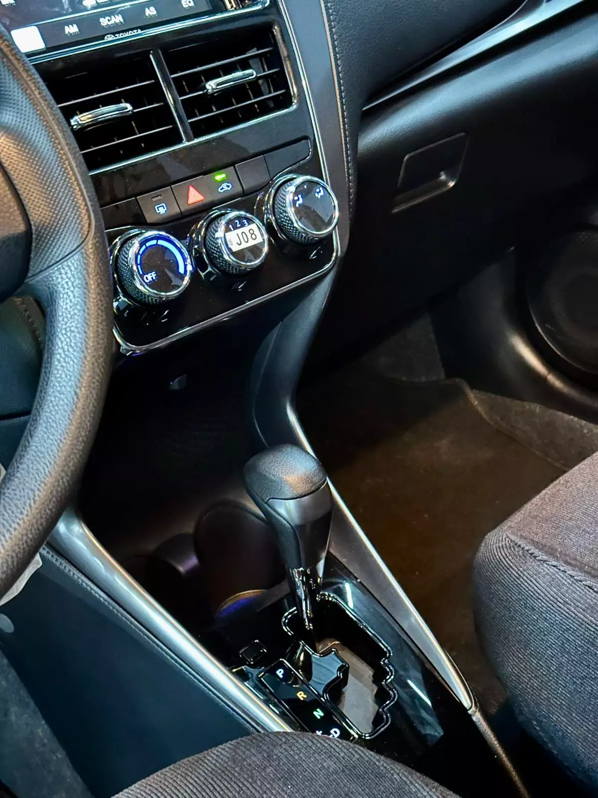 2027 TOYOTA VIOS SEDAN XLE 1.3 2WD CVT Silver image 11
