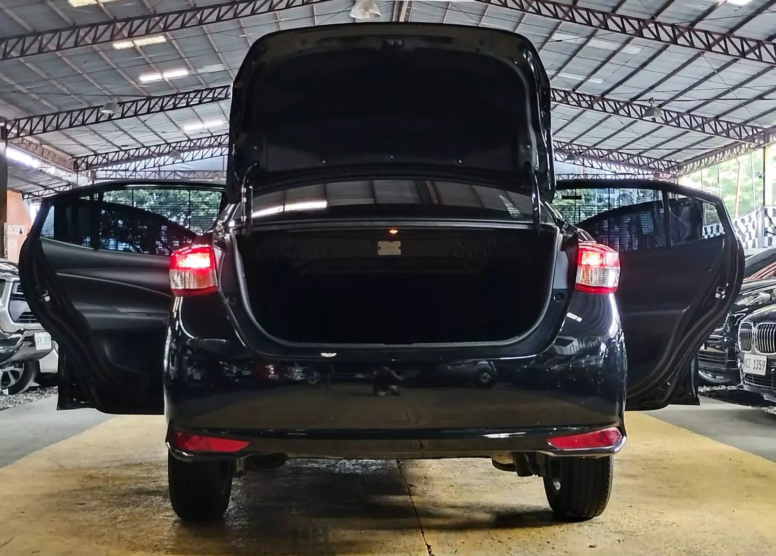2027 TOYOTA VIOS SEDAN XLE 1.3 2WD CVT Black image 11