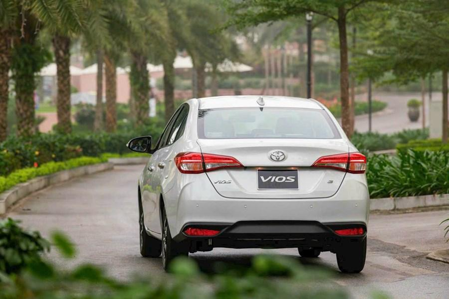 2027 TOYOTA VIOS SEDAN E 1.5 2WD MT Bronze image 4