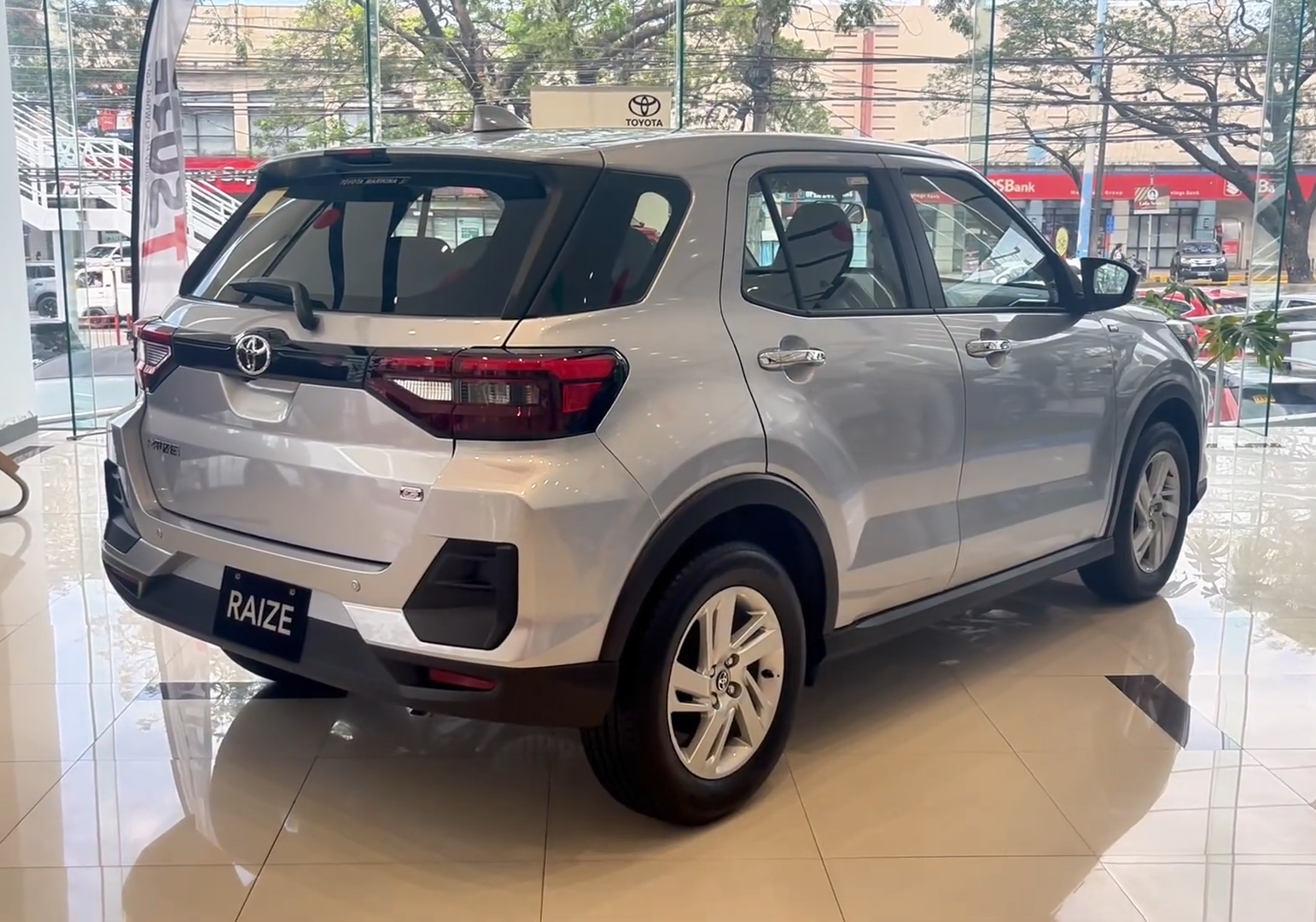 2027 TOYOTA RAIZE SUV G 1.2 2WD CVT Silver (Z-1092) image 4