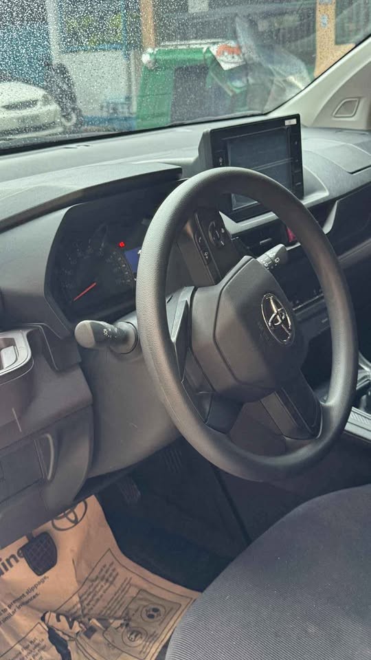 2027 TOYOTA AVANZA MPV E 1.3 2WD MT Silver image 9