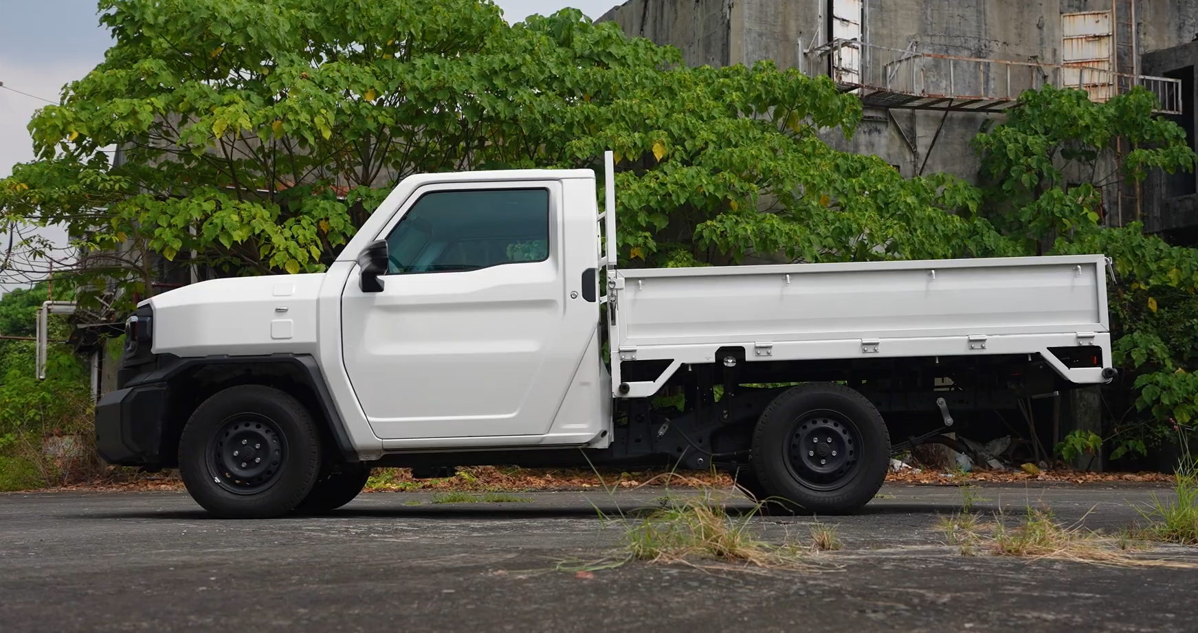 2027 TOYOTA TAMARAW SINGLE CAB Dropside Gas 2.0 2WD MT White image 2