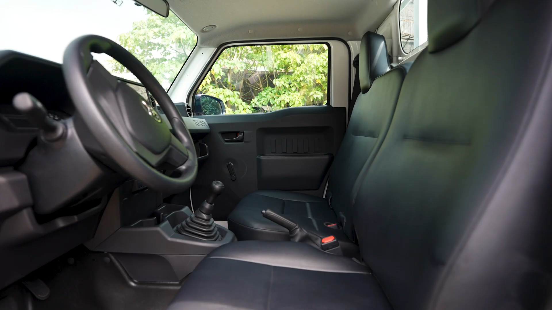 2027 TOYOTA TAMARAW SINGLE CAB Dropside Gas 2.0 2WD MT White image 7