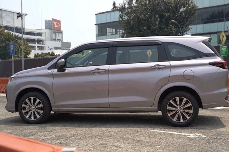 2027 TOYOTA AVANZA SUV PREMIO 1.5 2WD MT Bronze image 2