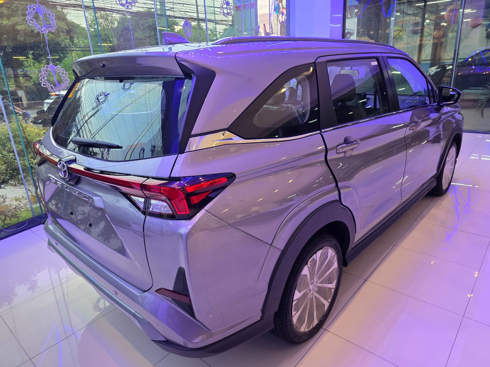 2027 TOYOTA VELOZ SUV V 1.5 2WD CVT Silver image 5