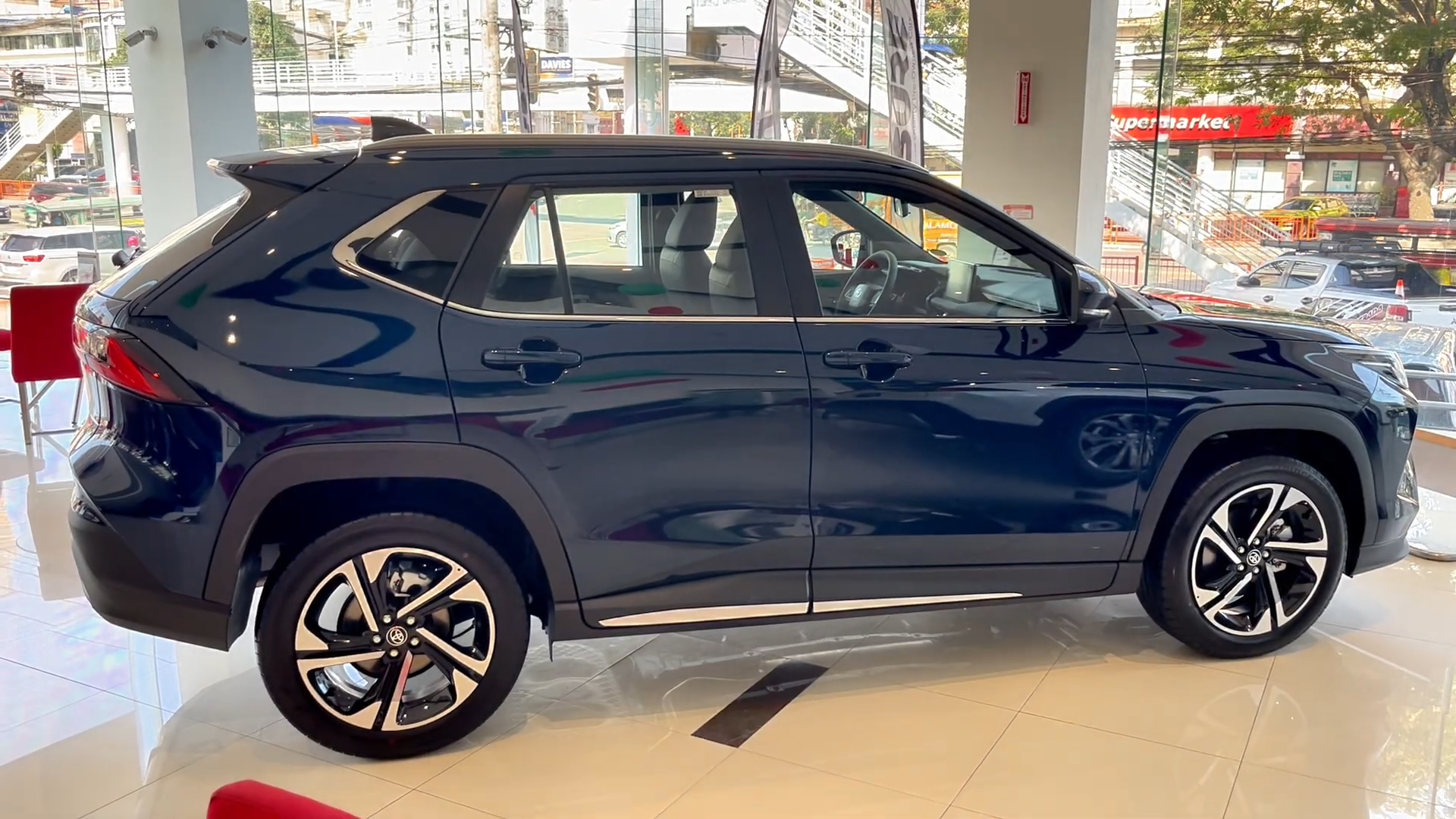 2027 TOYOTA YARIS CROSS SUV V 1.5 2WD CVT Blue image 5