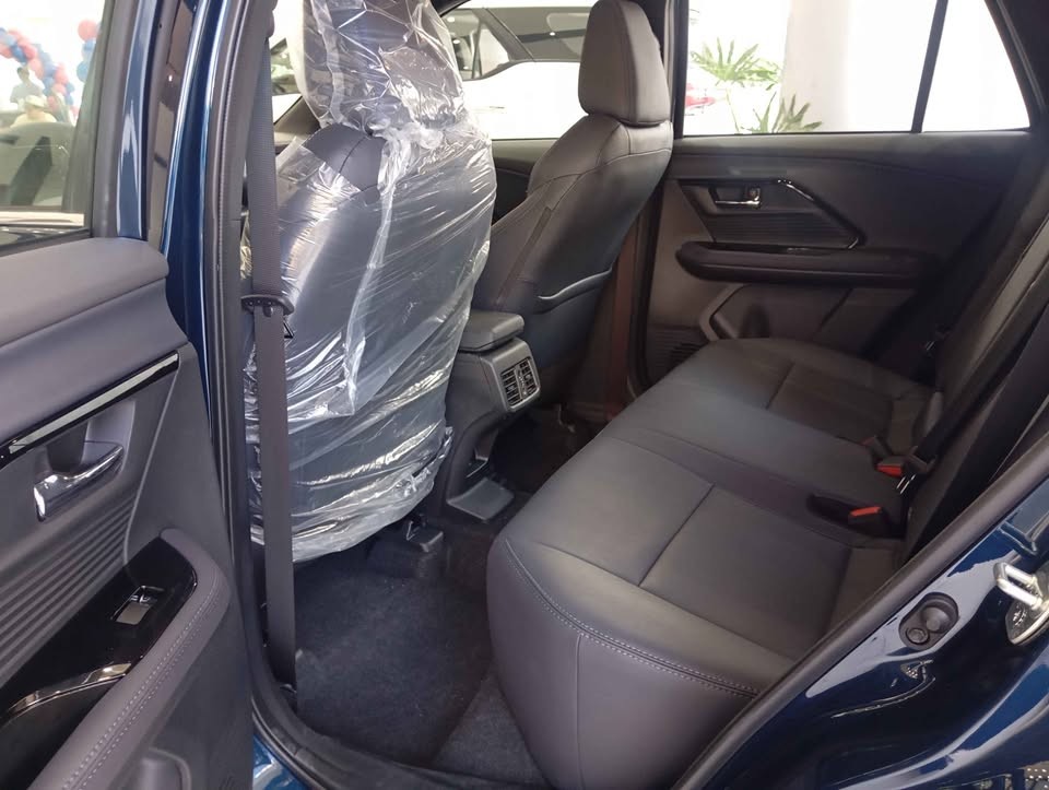 2027 TOYOTA YARIS CROSS SUV V 1.5 2WD AT Blue image 10