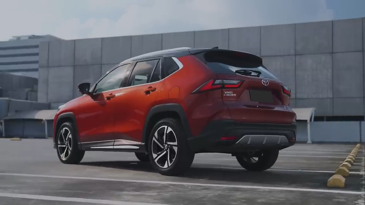 2027 TOYOTA YARIS CROSS SUV V 1.5 2WD CVT Red image 3