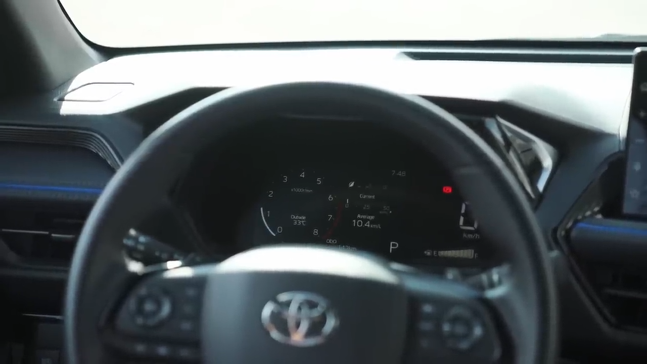 2027 TOYOTA YARIS CROSS SUV V 1.5 2WD CVT Red image 16