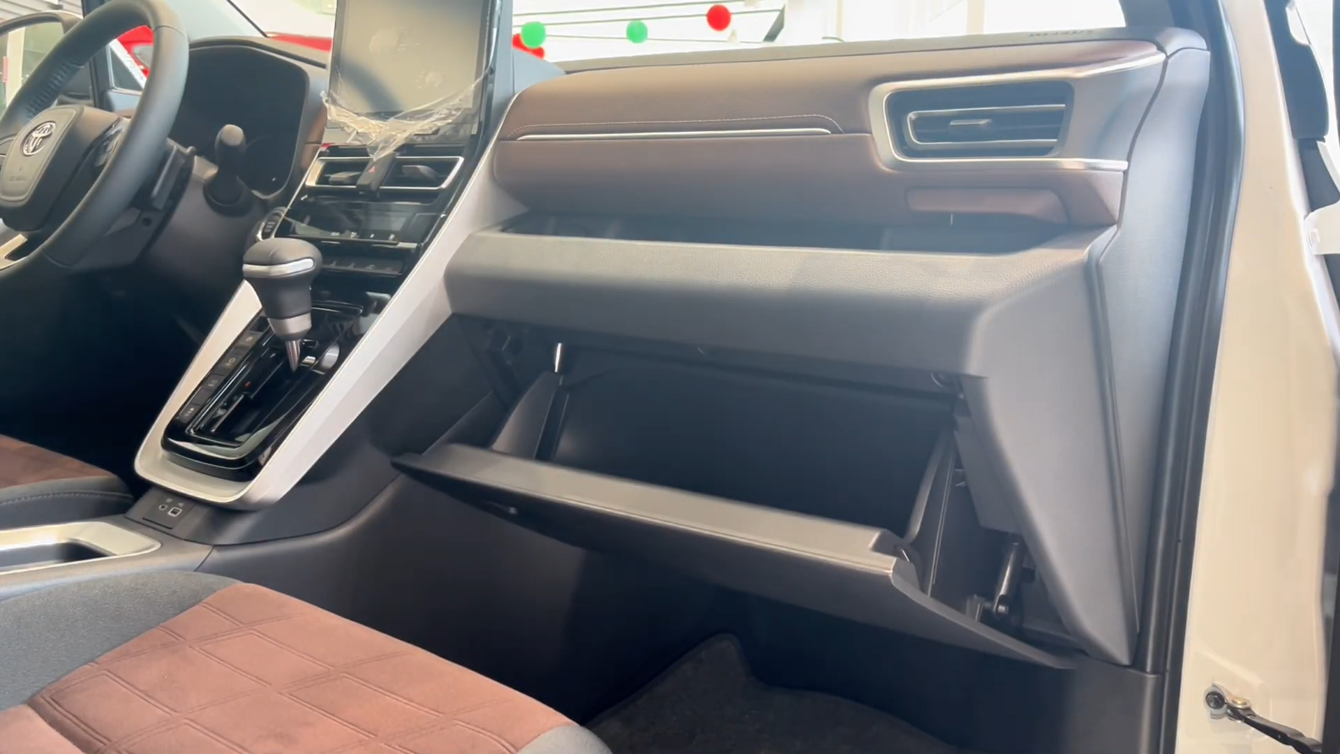 2027 TOYOTA ZENIX MPV V 2.0 2WD CVT White image 23