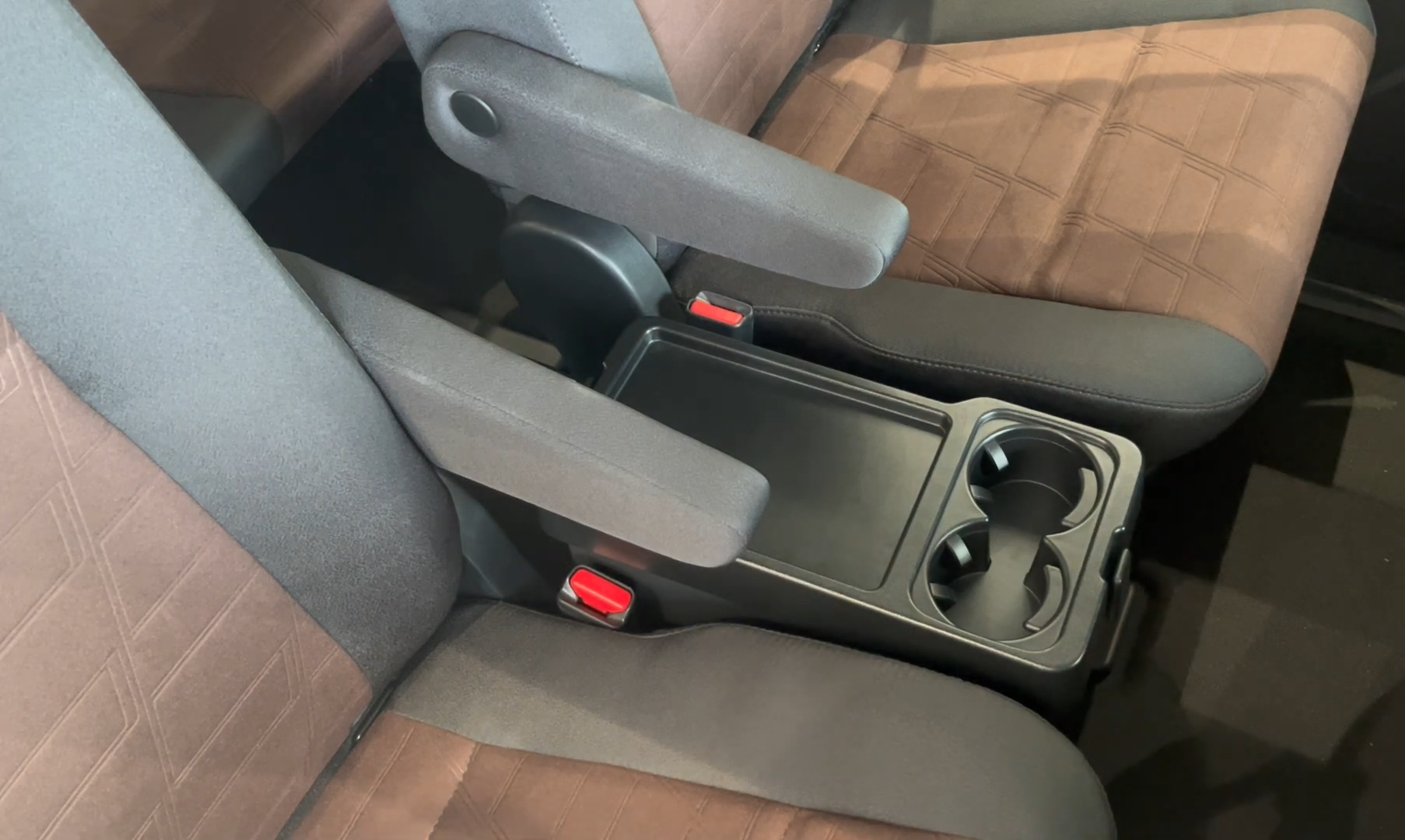 2027 TOYOTA ZENIX MPV V 2.0 2WD CVT White image 26