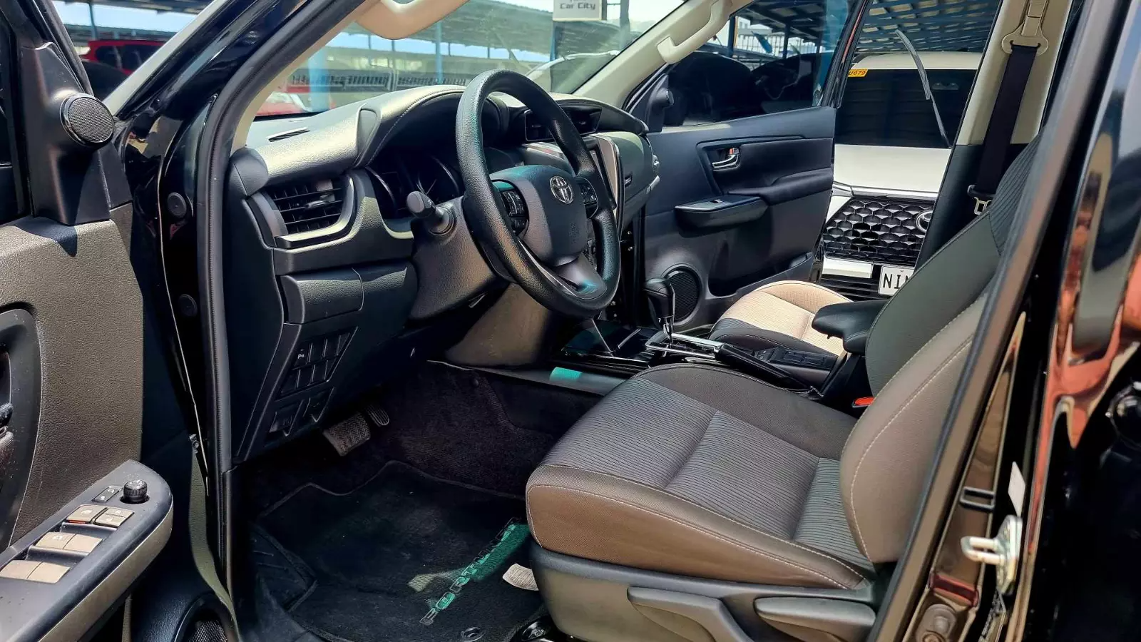 2027 TOYOTA FORTUNER SUV G 2.4 2WD AT Black image 10