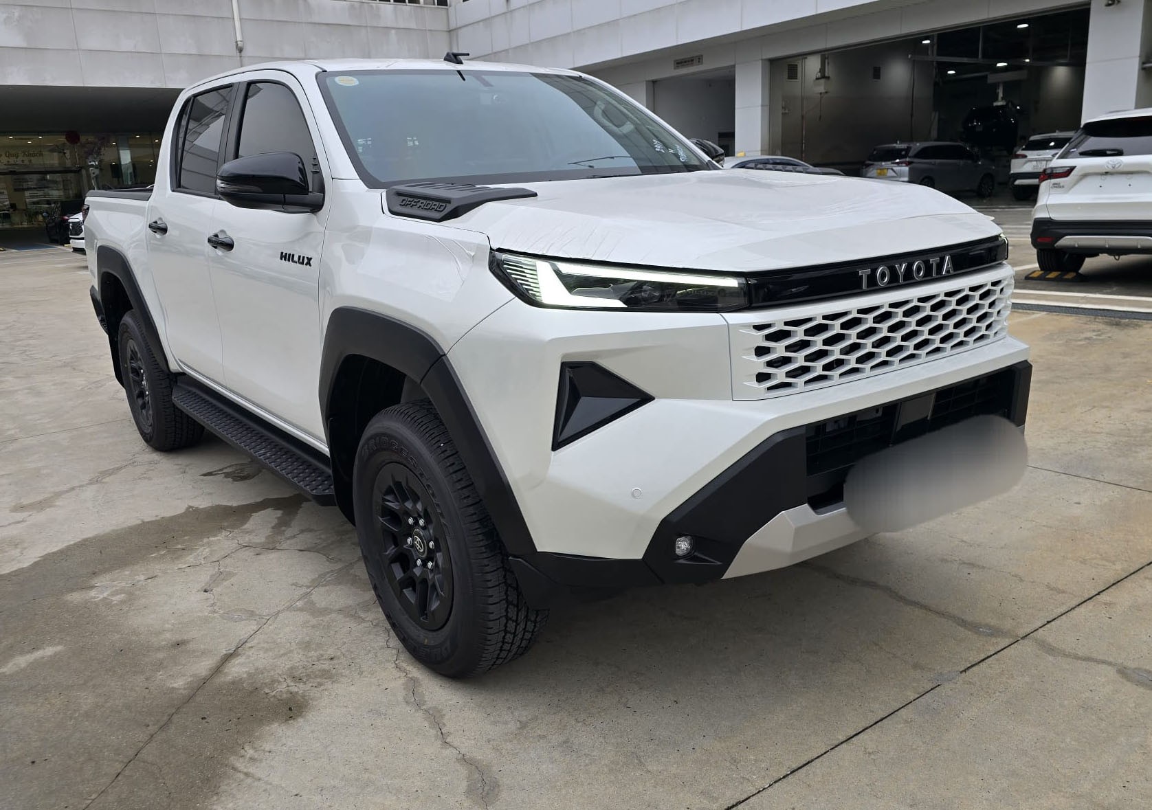 2027 TOYOTA HILUX DOUBLE CAB PRO 2.8 2WD AT White (Z-1385) image 6