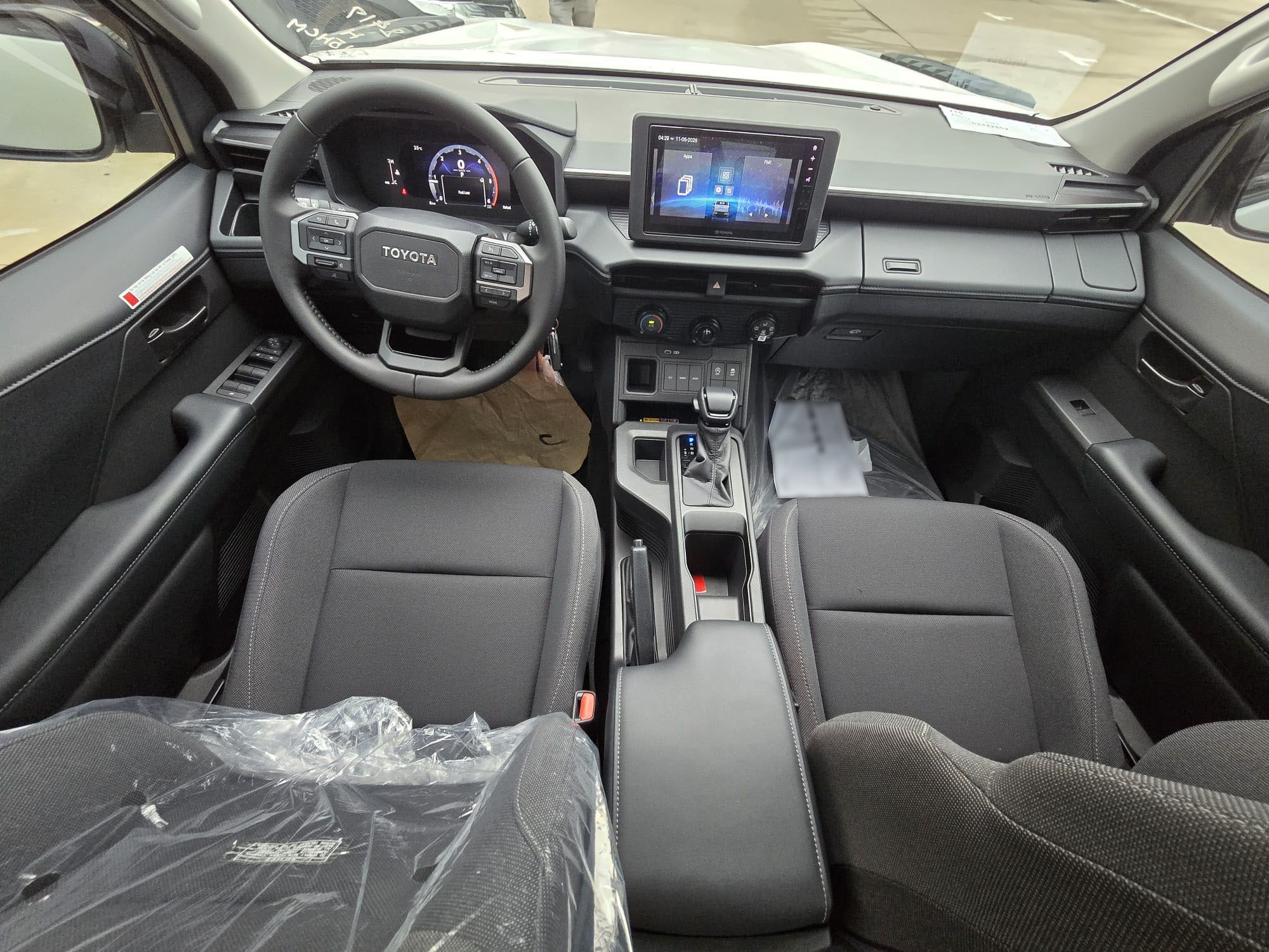 2027 TOYOTA HILUX DOUBLE CAB PRO 2.8 2WD AT White (Z-1385) image 21