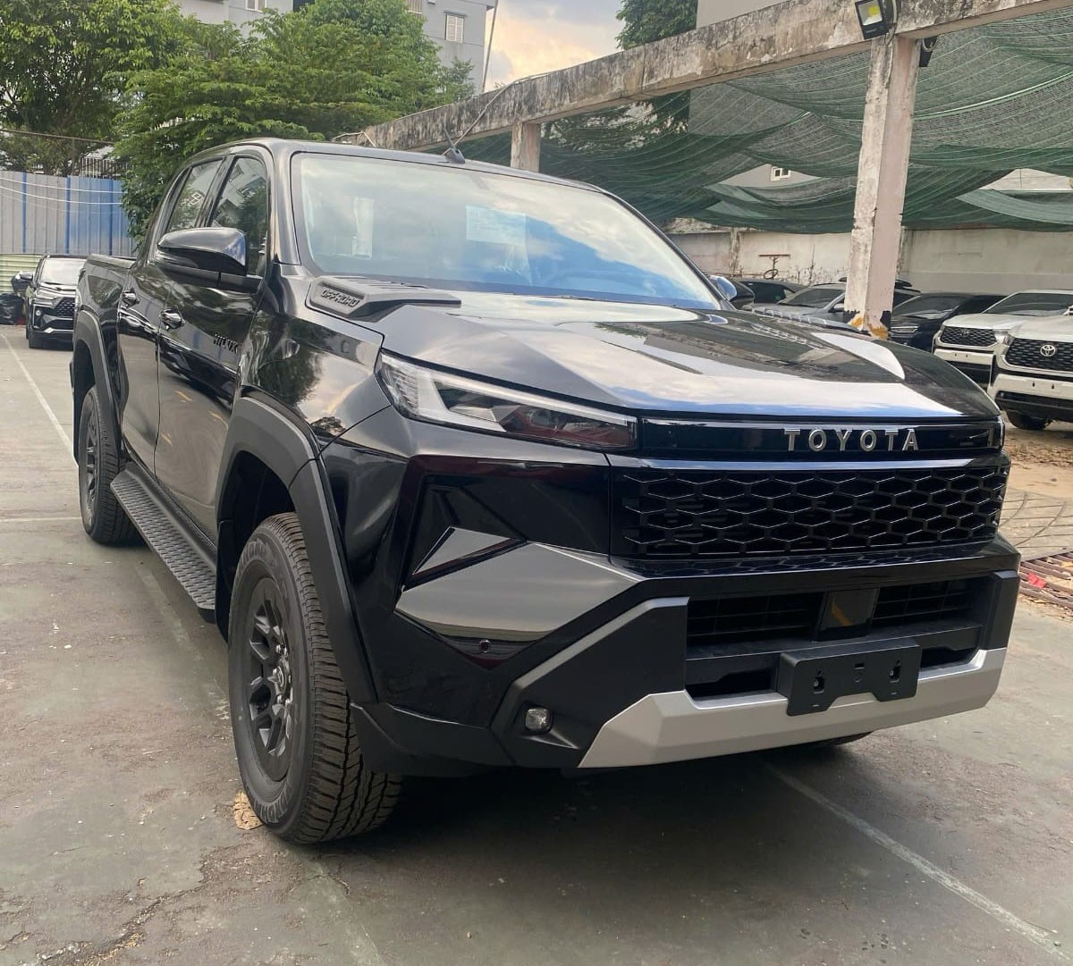 2027 TOYOTA HILUX DOUBLE CAB PRO 2.8 2WD AT Black (Z-1387) image 3