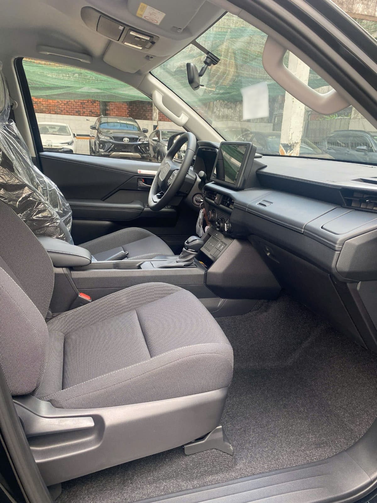 2027 TOYOTA HILUX DOUBLE CAB PRO 2.8 2WD AT Black (Z-1387) image 6