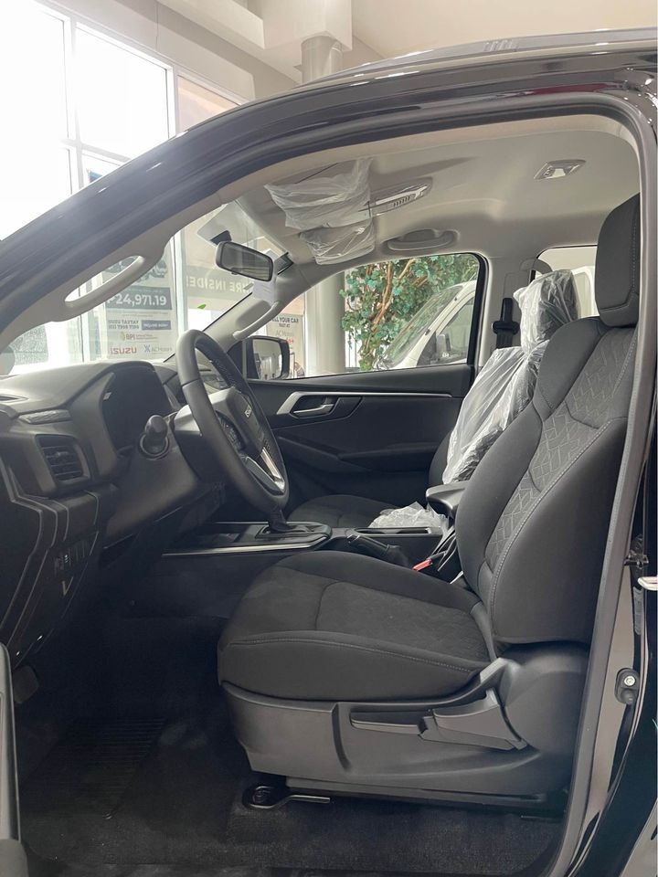 2027 ISUZU D-MAX DOUBLE CAB LS-A 3.0 2WD AT Gray image 6