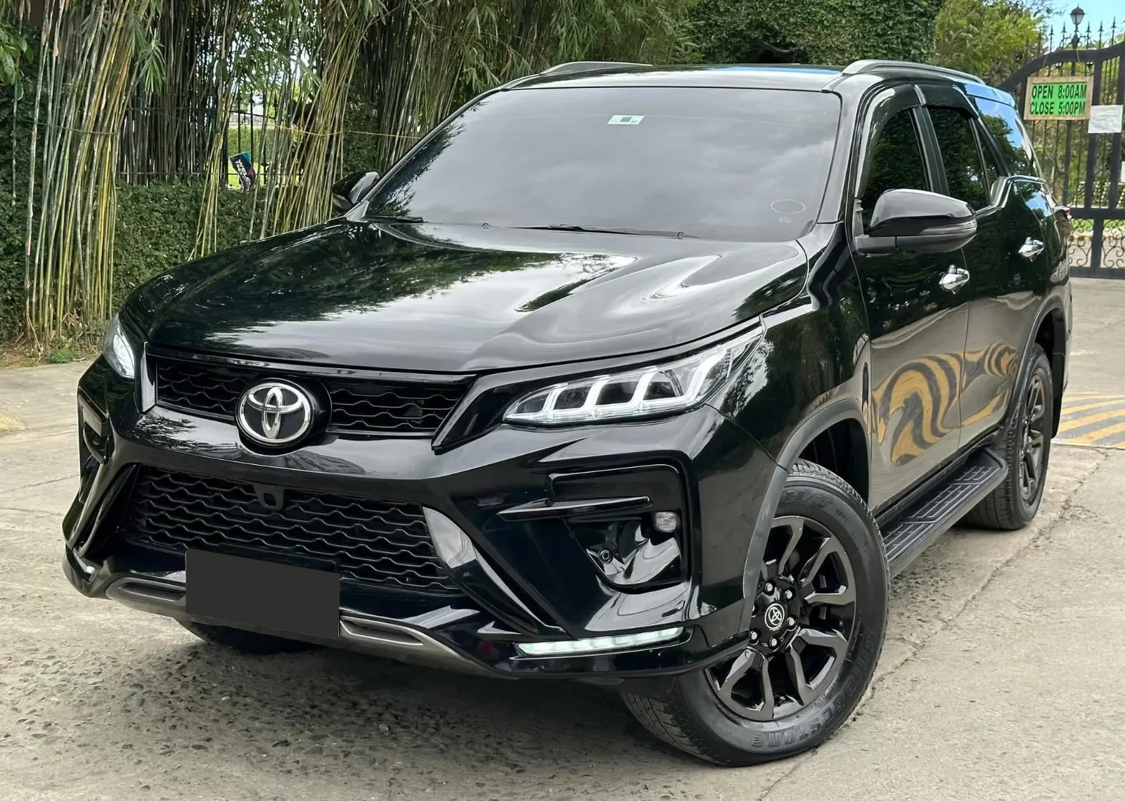 2027 TOYOTA FORTUNER SUV V 2.4 2WD AT Black