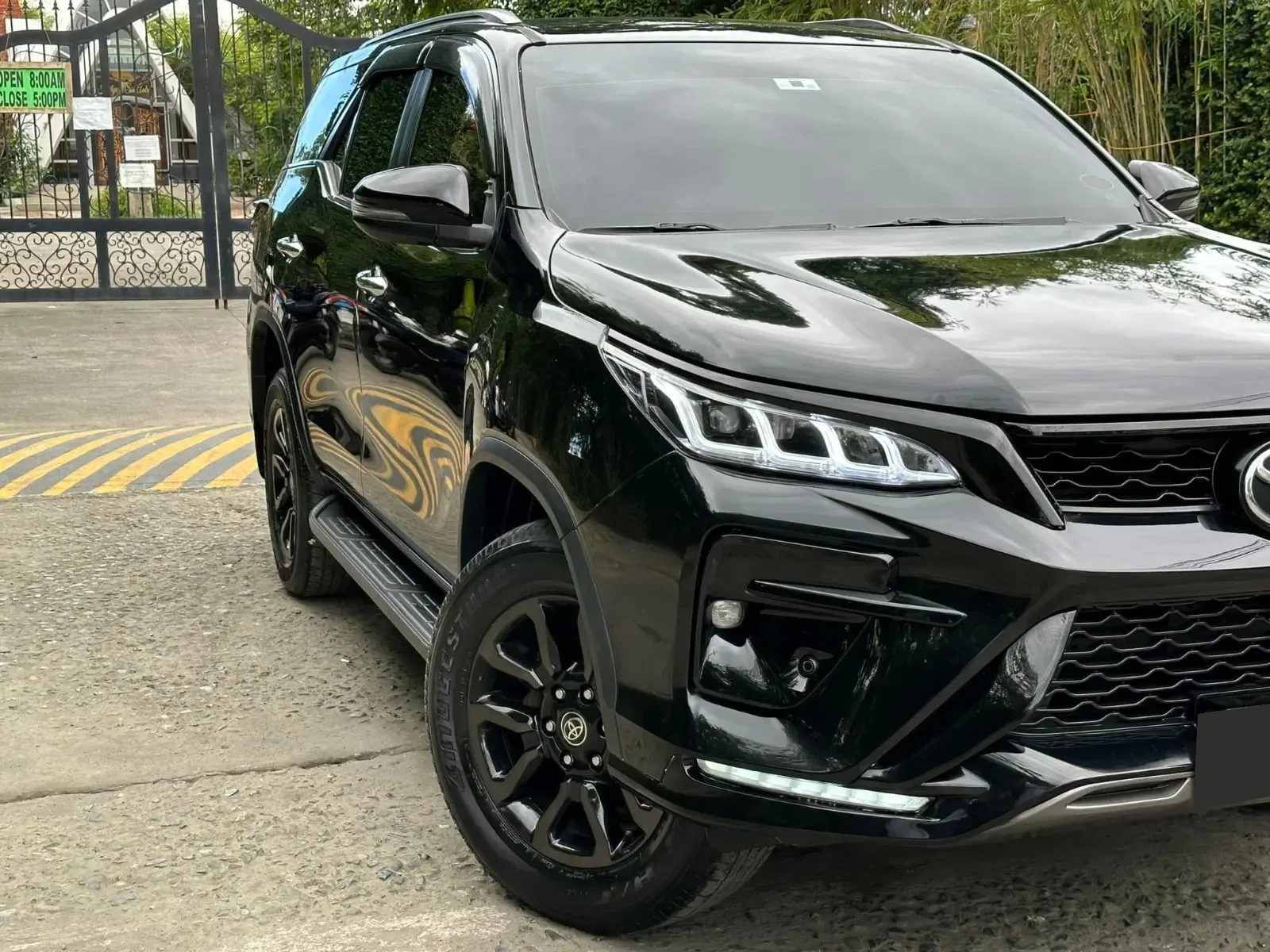 2027 TOYOTA FORTUNER SUV V 2.4 2WD AT Black image 3