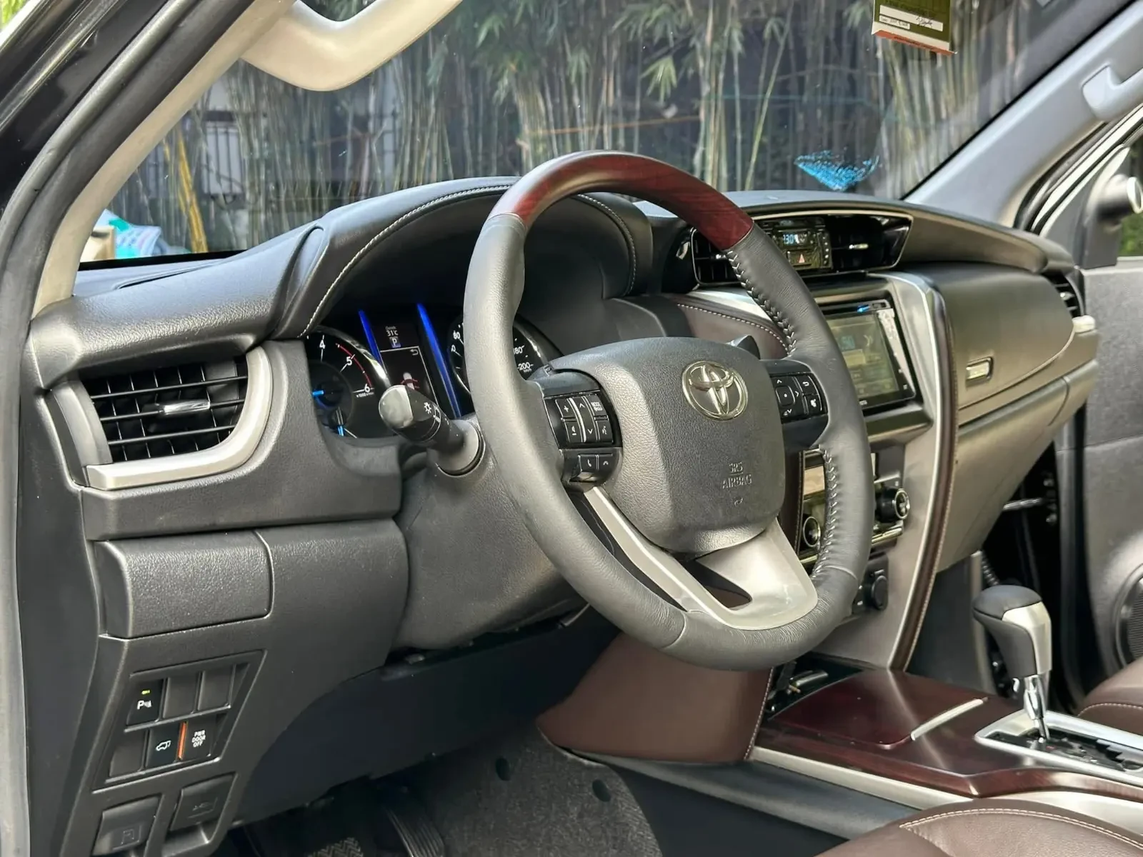 2027 TOYOTA FORTUNER SUV V 2.4 2WD AT Black image 6