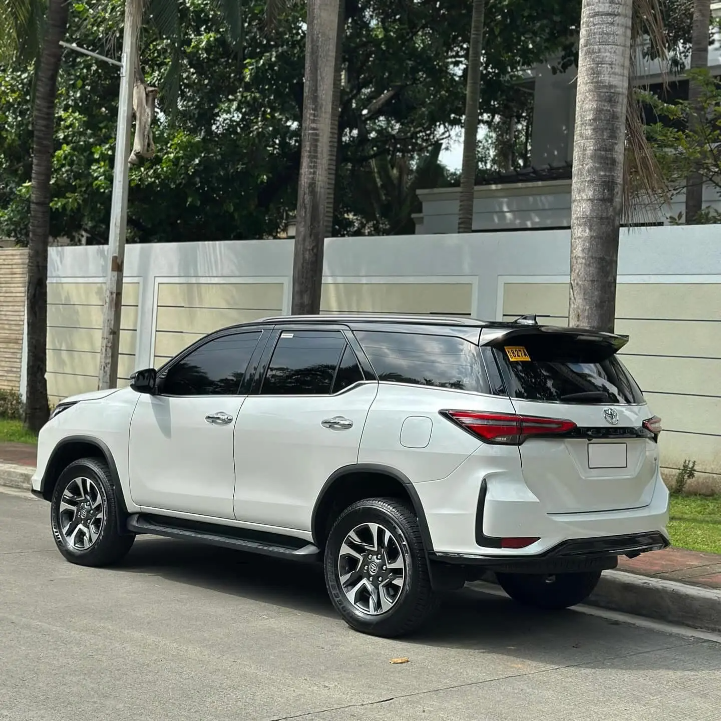 2027 TOYOTA FORTUNER SUV LTD 2.8 2WD AT White image 3