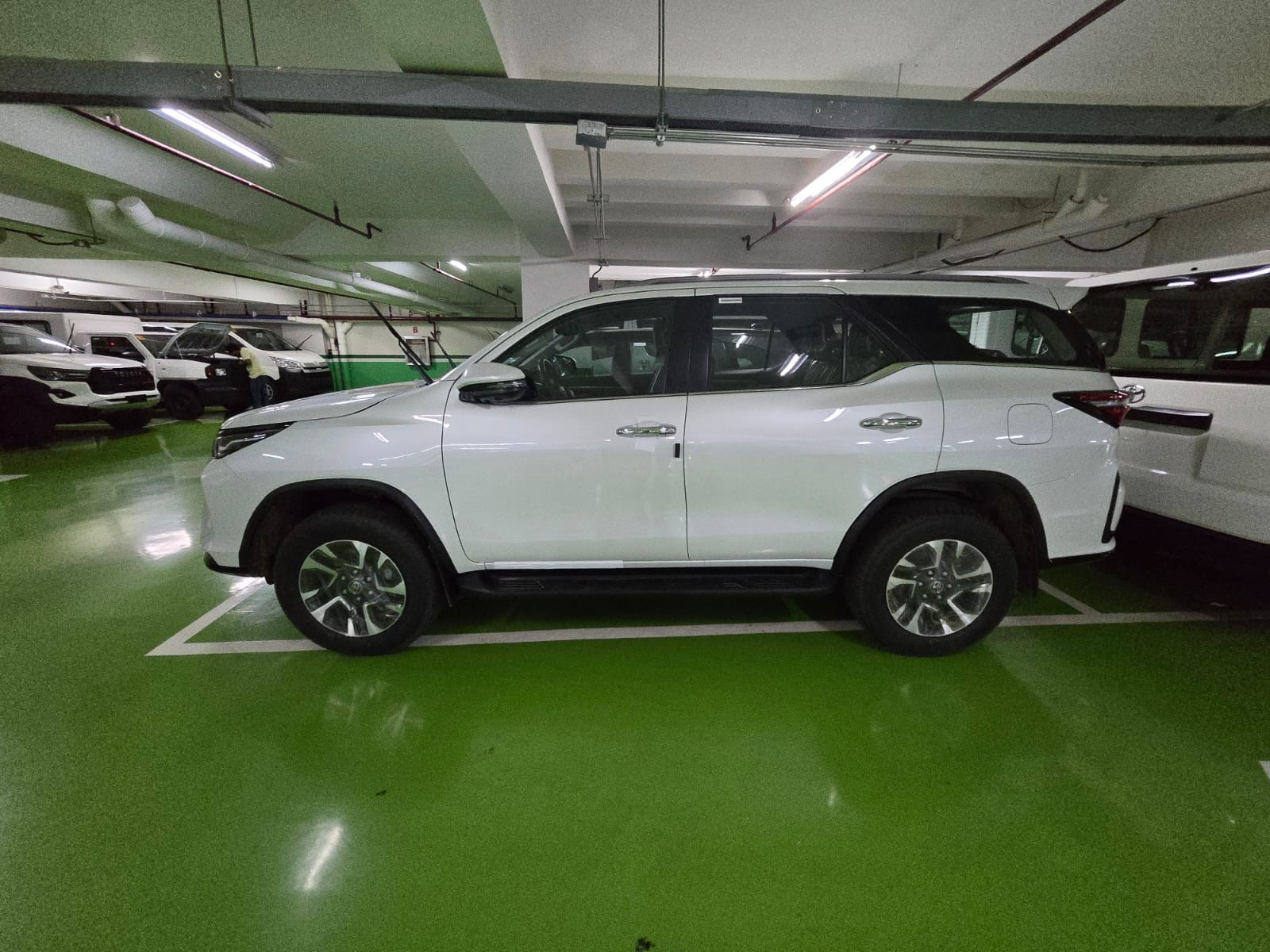 2027 TOYOTA FORTUNER SUV LTD 2.8 2WD AT White (A-1133) image 3