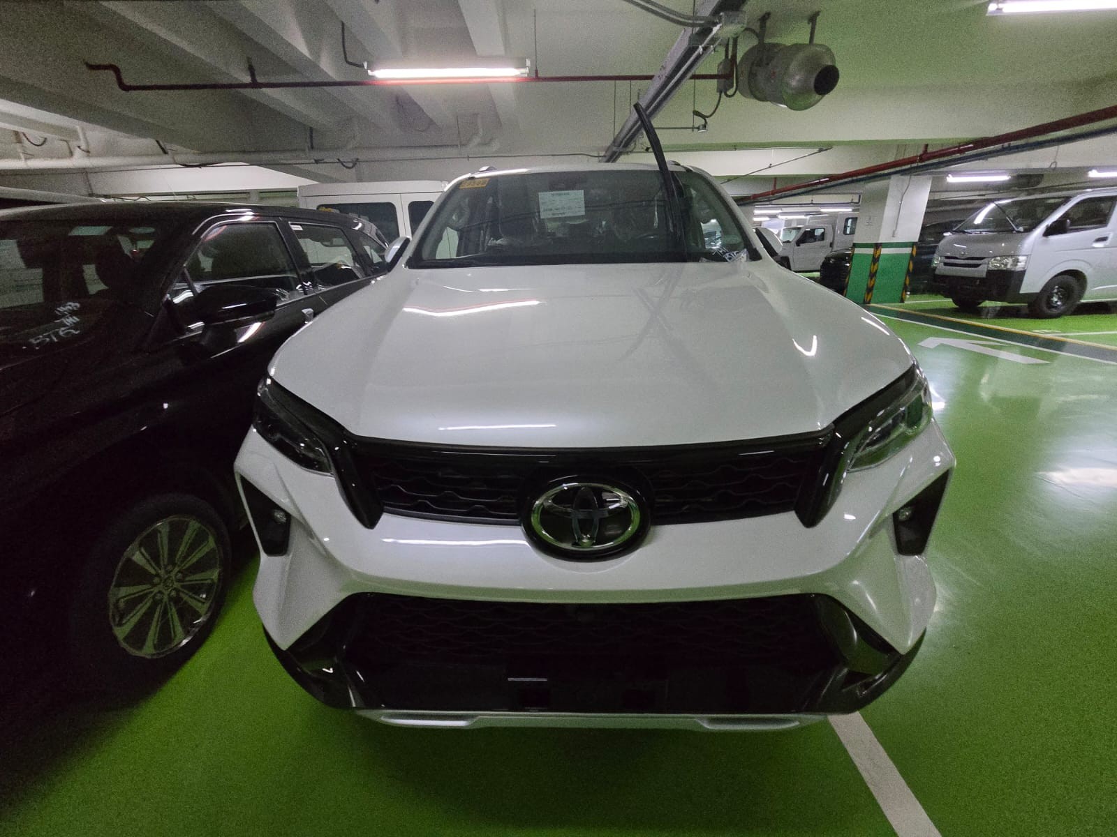 2027 TOYOTA FORTUNER SUV LTD 2.8 2WD AT White (A-1133) image 9