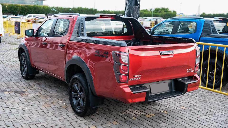 2027 ISUZU D-MAX DOUBLE CAB LS-E 3.0 4WD AT Red image 3