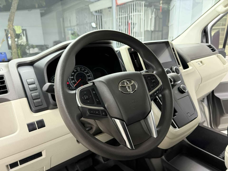 2027 TOYOTA GL GRANDIA VAN 2.8 2WD AT Silver image 15