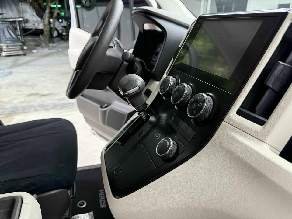2027 TOYOTA GL GRANDIA VAN 2.8 2WD AT Silver image 19
