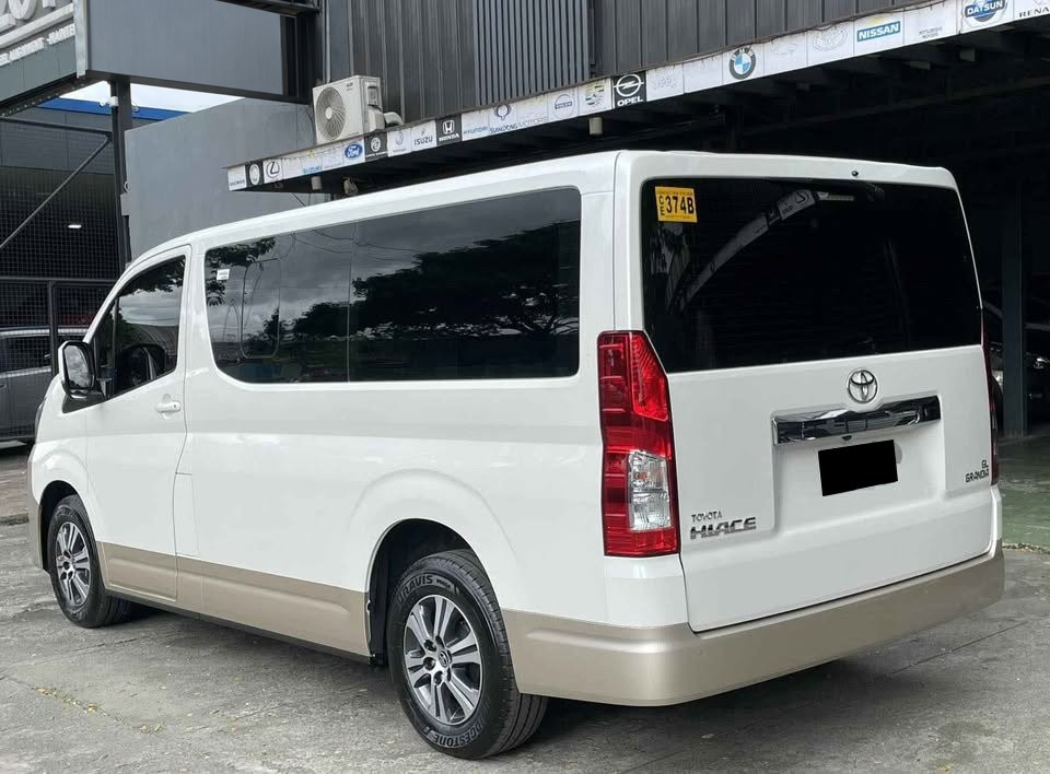 2027 TOYOTA GL GRANDIA VAN 2.8 2WD AT White image 2