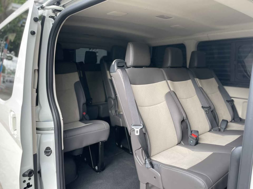 2027 TOYOTA GL GRANDIA VAN 2.8 2WD AT White image 9