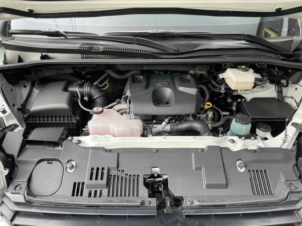 2027 TOYOTA GL GRANDIA VAN 2.8 2WD AT White image 17